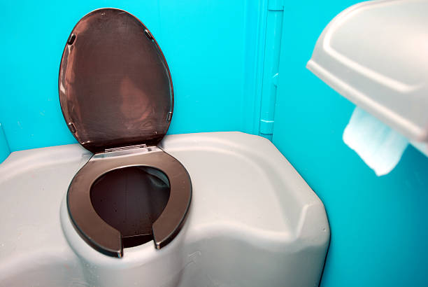 Best Portable restroom trailer rental  in Lake Wales, FL